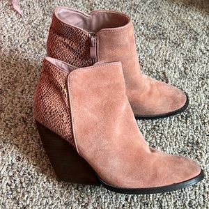 Very Volatile Wedge Bootie Blush pink suede Women’s size 8 (US) brown wedge/sole